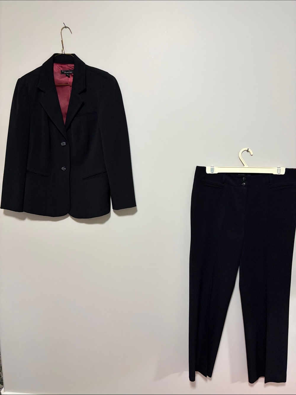 Atelier Black Women's Tailored Blazer and Straight-Leg Pants